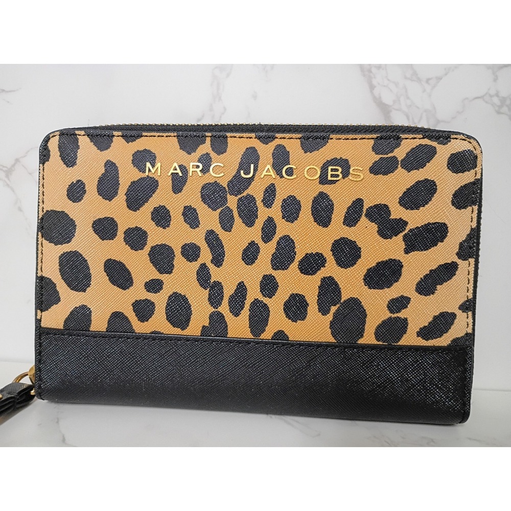 MARC JACOBS Leopard Print Zip Around Saffiano Leather Wristlet - EUC